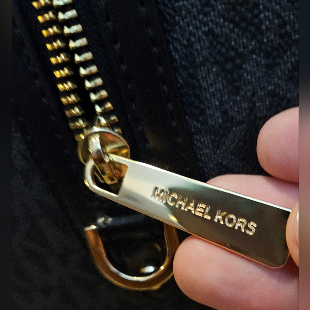 Michael Kors Black Duffle Bag 🖤 - Picture 13 of 16